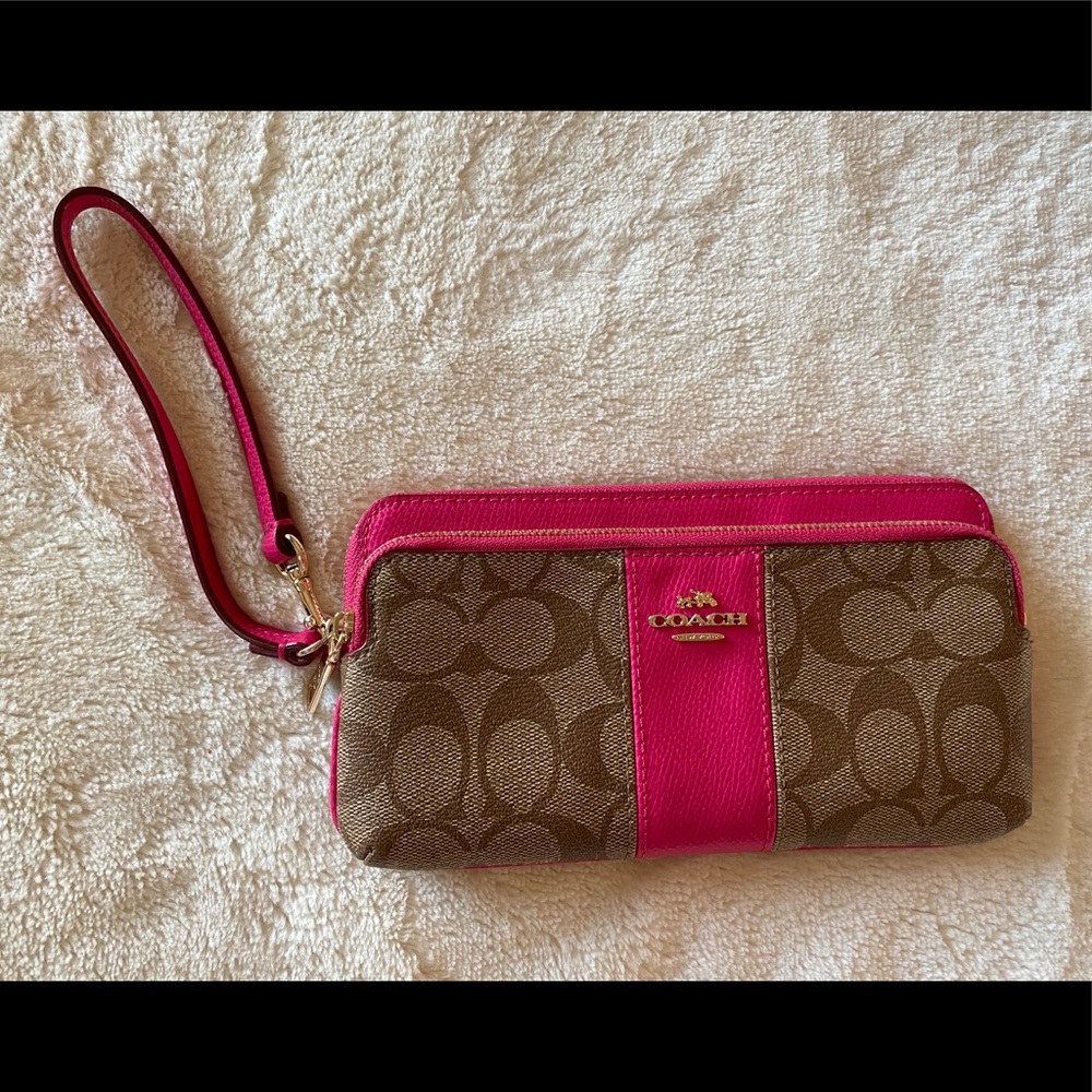 Coach wristlet wallet.  Like new condition